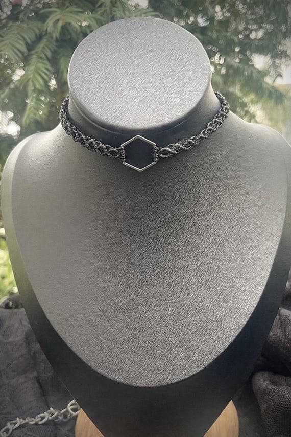 Hexagram macramé choker