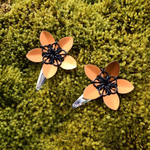 Small Scalemaille Flower Barrette Set