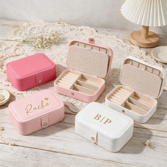 Travel jewelry case with velvet interior