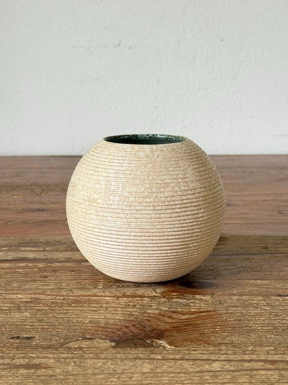 Gouda ceramic vase by Plateelbakkerij Zuid-Holland